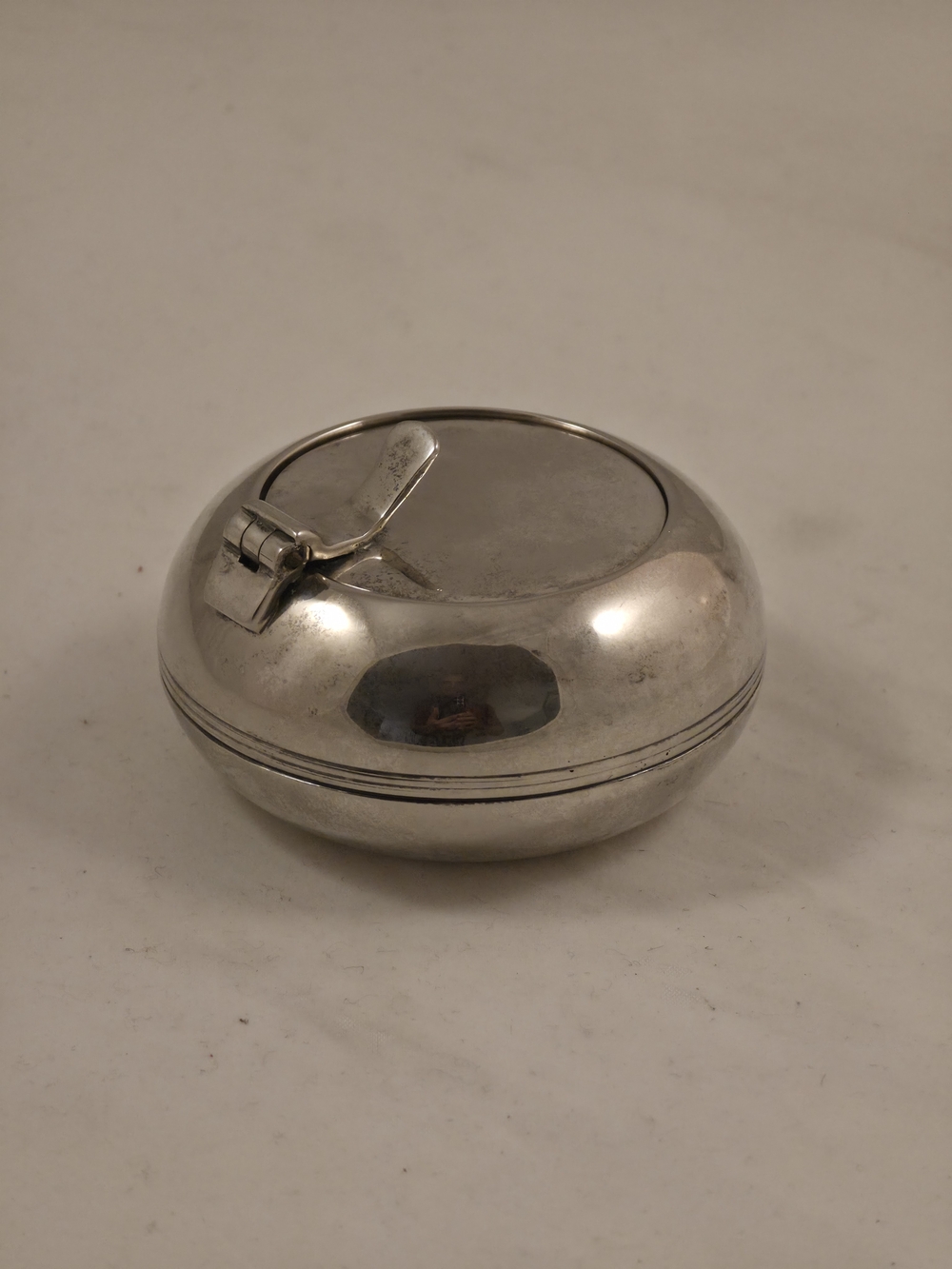 Vintage MCM Silver Round Metal Ashtray/Trinket Box with Flip Lid - Picture 2 of 8